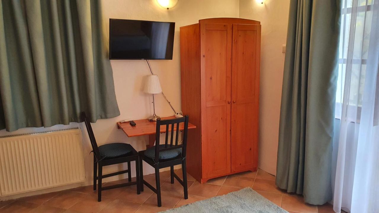 Palantir Panzio Bed & Breakfast Miskolc Eksteriør bilde