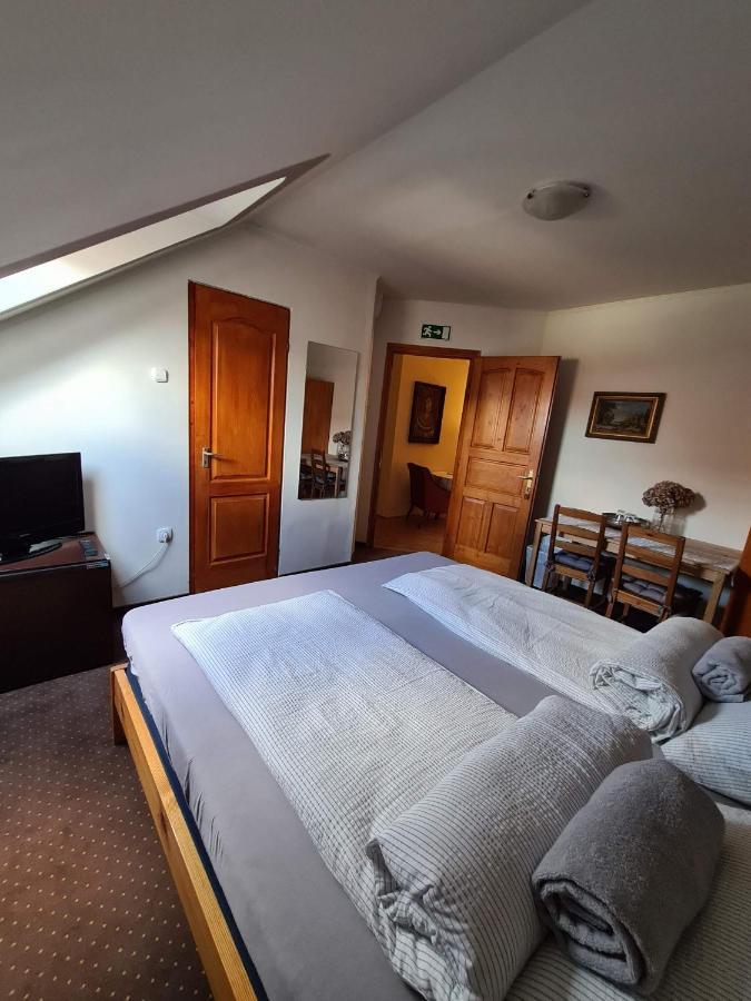 Palantir Panzio Bed & Breakfast Miskolc Eksteriør bilde