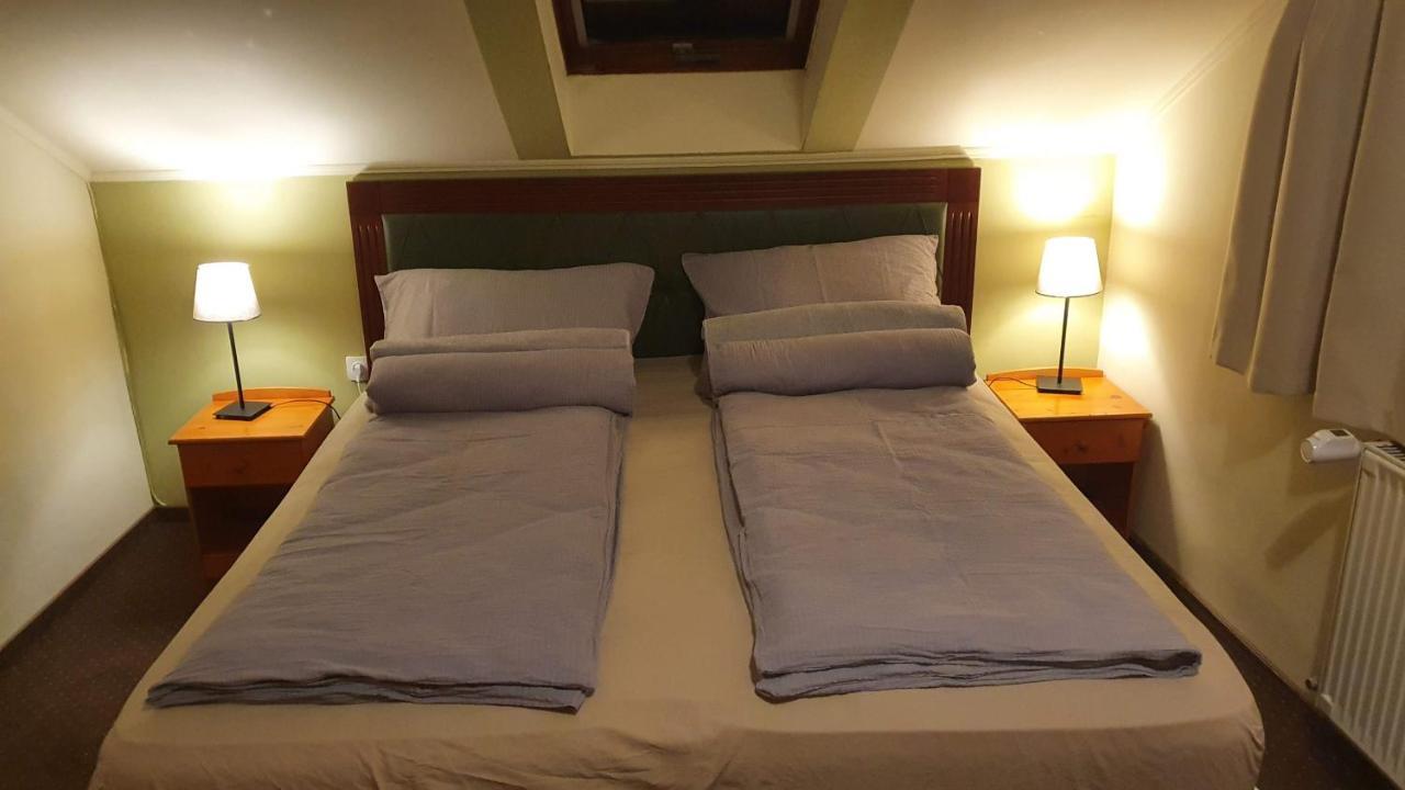 Palantir Panzio Bed & Breakfast Miskolc Eksteriør bilde
