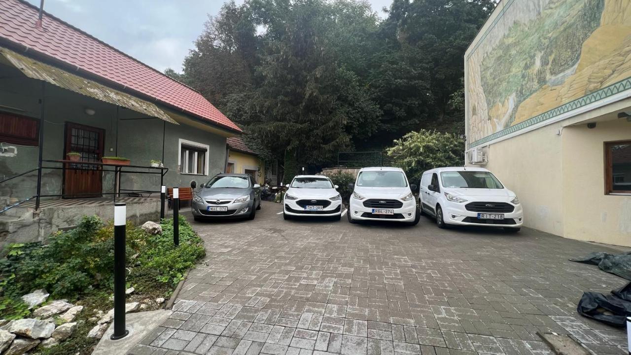 Palantir Panzio Bed & Breakfast Miskolc Eksteriør bilde