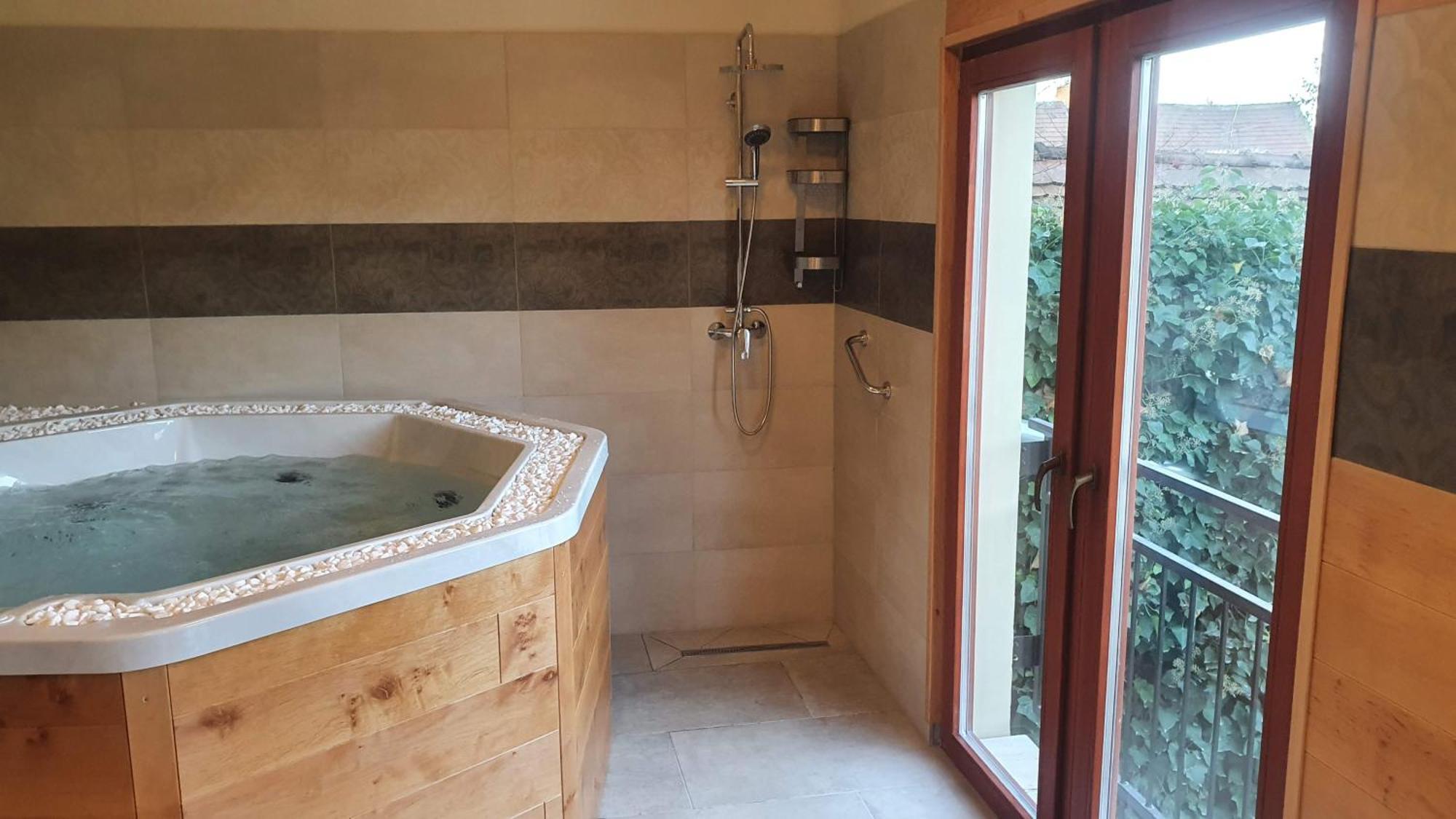 Palantir Panzio Bed & Breakfast Miskolc Eksteriør bilde