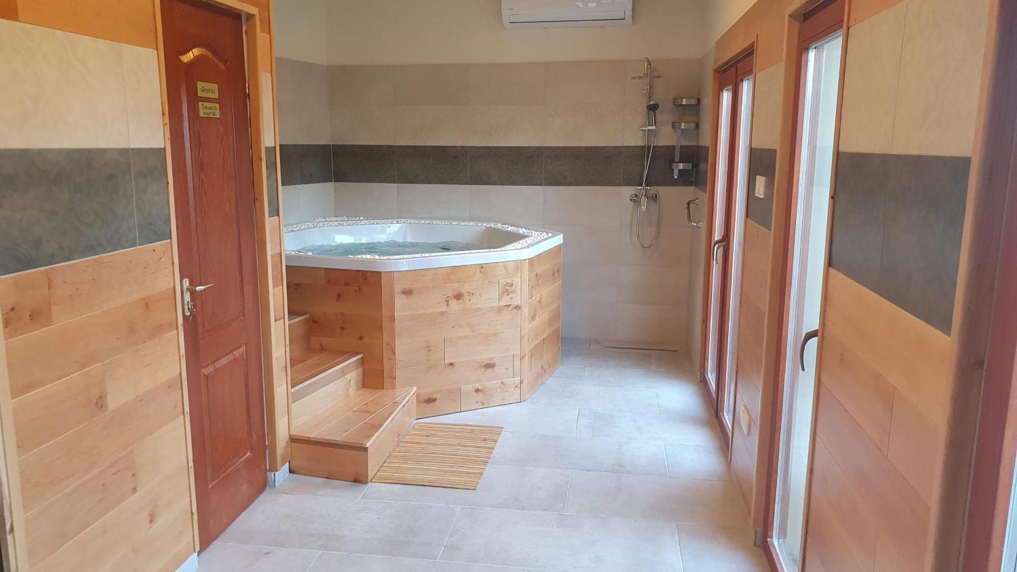 Palantir Panzio Bed & Breakfast Miskolc Eksteriør bilde